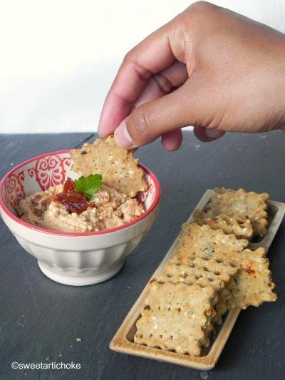 Amaranth & chia seeds crackers (gluten-free & eggless) with two dips – crackers aux graines de chia et amarante, avec deux dips