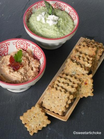 Amaranth & chia seeds crackers (gluten-free & eggless) with two dips – crackers aux graines de chia et amarante, avec deux dips