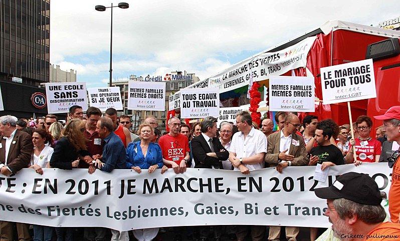 Gay-pride---briochette-de-politichiens.jpg