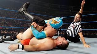 Le mexicain Sin Cara remporte la victoire face au millionnaire du ring Ted DiBiase