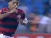 Ronaldinho marque venu d’ailleurs (vidéo)