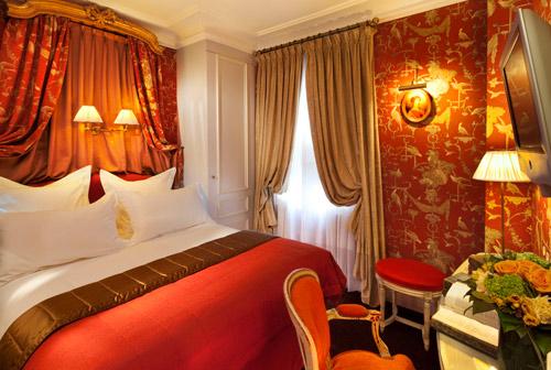 Hotel-de-Buci-Paris-Photo-Christophe-Bielsa-Chambre-Boudoir-rouge-hoosta-magazine-paris