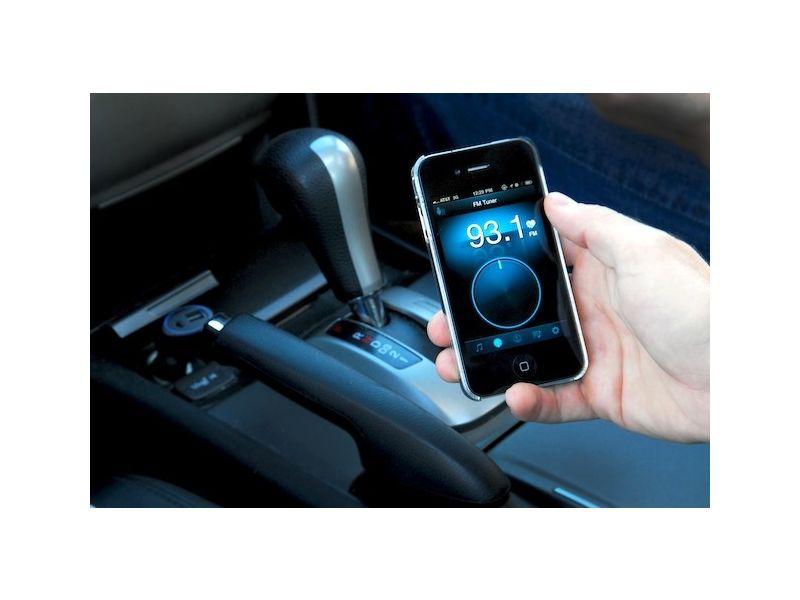 TuneLink Auto permet d'écouter la musique de votre iPhone, sur son autoradio en Bluetooth...