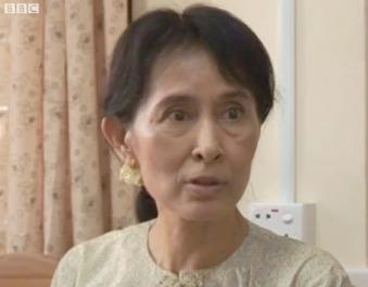 Menacée par le gouvernement birman et sommée de cesser toute activité politique, Aung San Suu Kyi ne renoncera pas