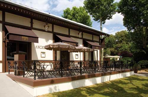 Angelina-salon-de-the-terrasse-exterieur-Jardin-d-Acclimatation-paris-hoosta-magazine