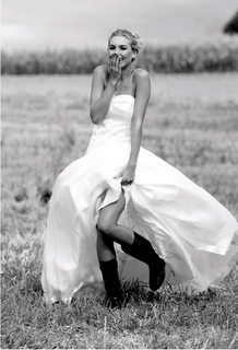 Delphine Manivet, créatrice de robes de mariée aime le romantisme mais moderne !