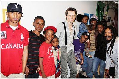 Ah les gossips, les stars et leurs vies finalement c'est du cinéma ...