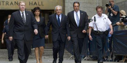 Dominique Strauss-Kahn et Anne Sinclair quittent le tribunal de New York, lundi 6 juin.