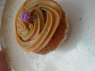 cupcakes vanille et beurre de cacahuete