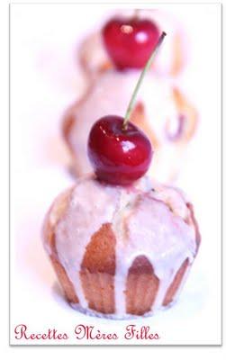 La recette Cerise : Cupcake cerises-amandes au chocolat blanc