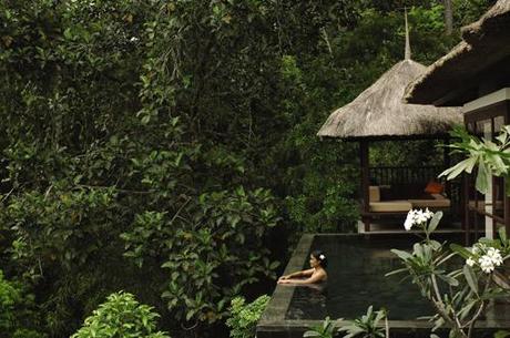 piscine-exterieur-hotel-Ubud-Hanging-Gardens-hoosta-magazine-paris