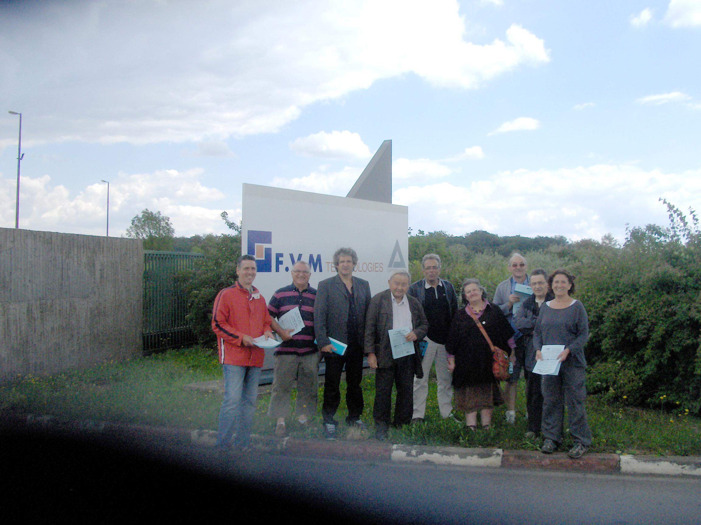 Déjà en route vers 2012. Distribution d’un tract sur la Zone de Villers la Montagne.