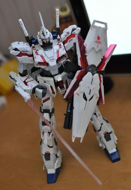 Gundam Unicorn Destroyer mode