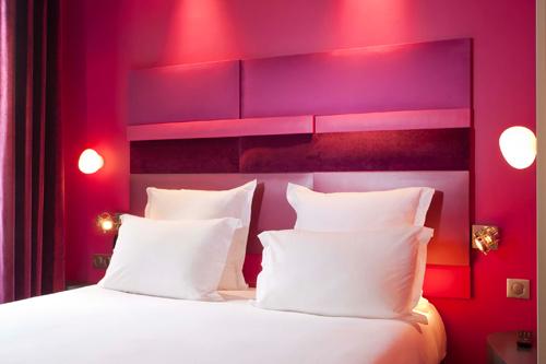 chambre-rose-2-Hotel-Valadon-Colors-paris-france-hoosta-magazine