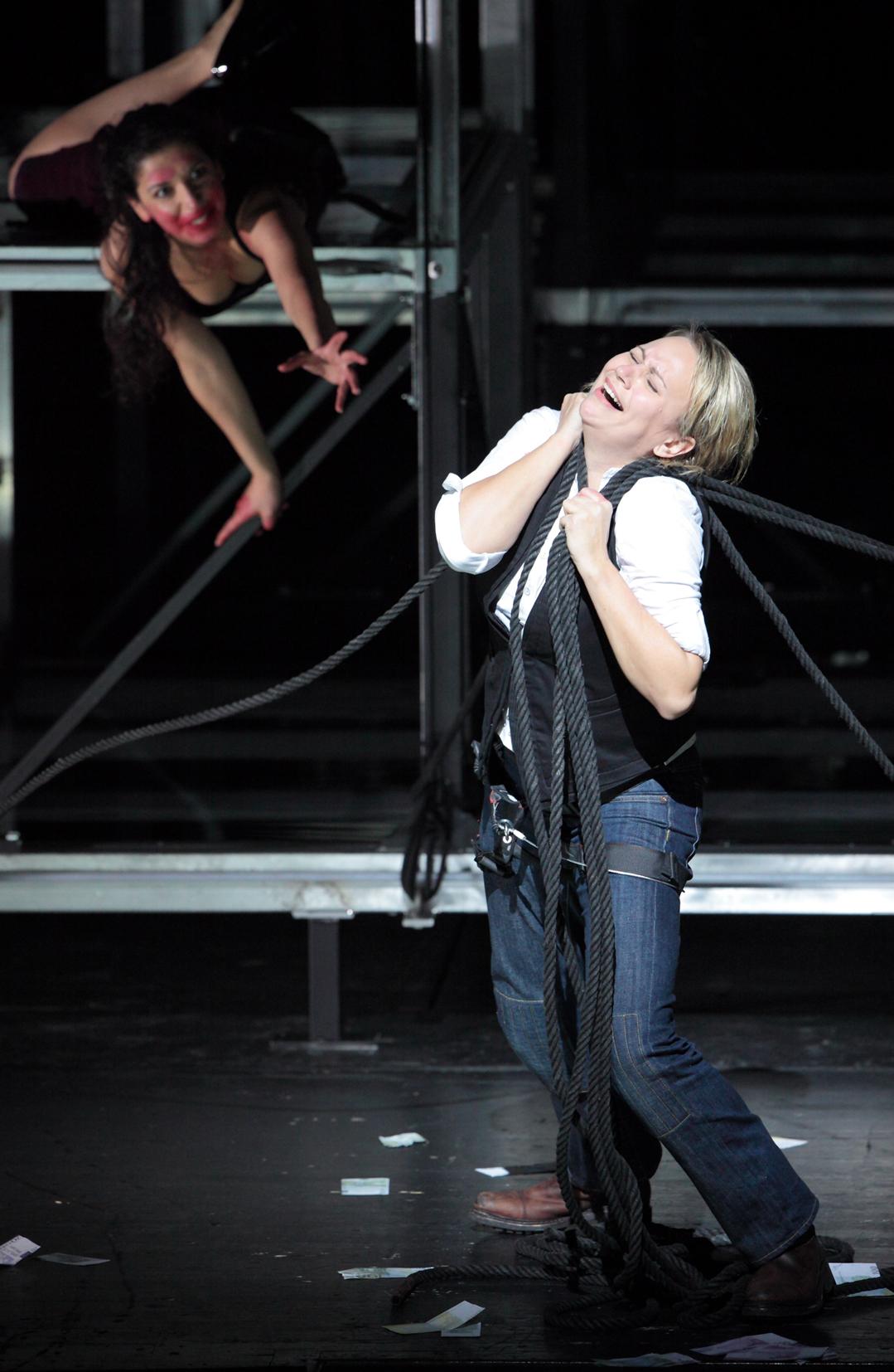 Opéra pour tous! Live screaming ou écran géant: Fidelio avec Anja Kampe et Jonas Kaufmann dans la mise en scène de Calixto Bieito.