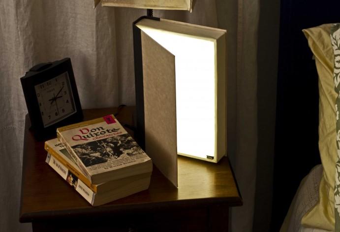 book light front 691x471 Un livre pour vous éclairer