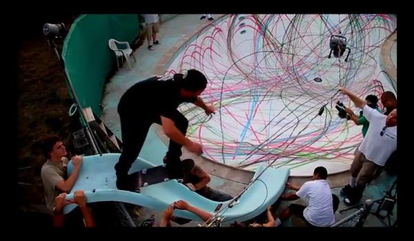 spray Skate et spirographie dans une piscine