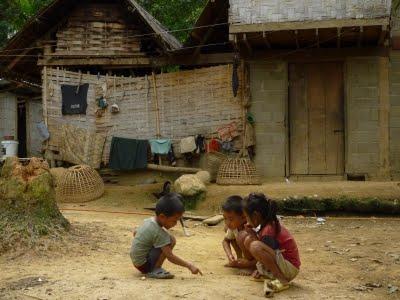 121.Socialiser au bout du monde : Nong Khiaw et Muang Ngoi