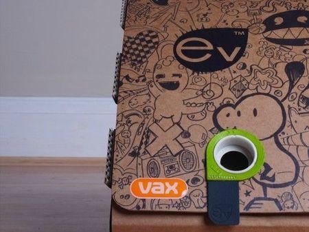 Un aspirateur écolo Cardboard-Vacuum-5-537x402