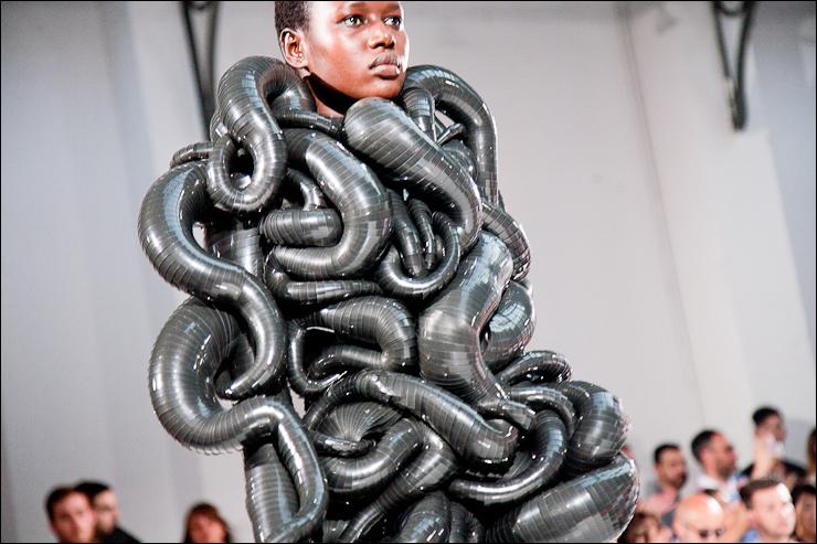 Ajak, simplicity-complexity