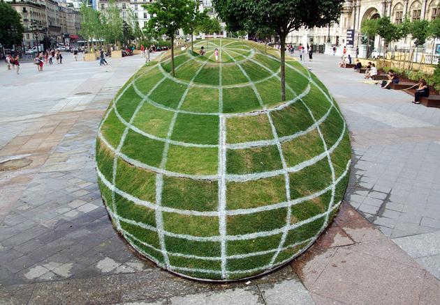 Anamorphose végétale 3D sur le parvis de l’Hôtel de Ville de Paris