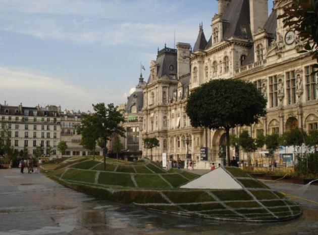 Anamorphose végétale 3D sur le parvis de l’Hôtel de Ville de Paris