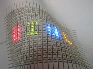 Montage de LEDs sur papier (Image: Bok Yeop Ahn)