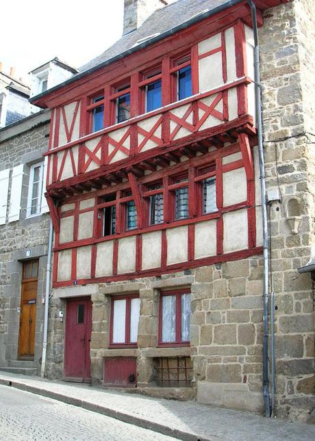 Maison à pans de bois dans le vieux St Brieuc - Photo L Gérard Excursion sur la Côte de Granite Rose, Bretagne Nord