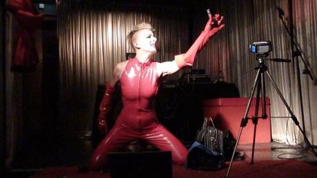 Too Much Pussy ! : le corps, cette chose jouissive