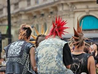 Au secours ils reviennent! Au secours ils reviennent!