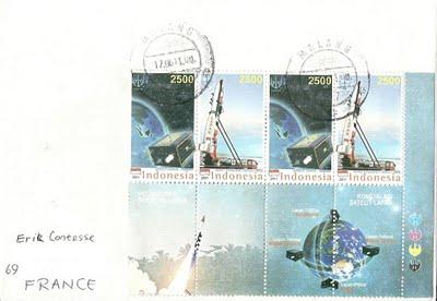 Fusée et satellite sur timbres d'Indonésie