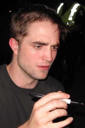 Les cheveux de Robert Pattinson massacrés