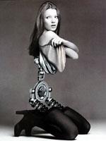 Photmontage représentant une femme robot