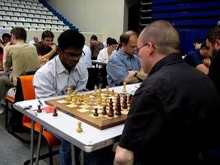 Echecs à Paris : le GMI indien Sethuraman vainqueur de Karsten Larsen ronde 1 © Chess & Strategy