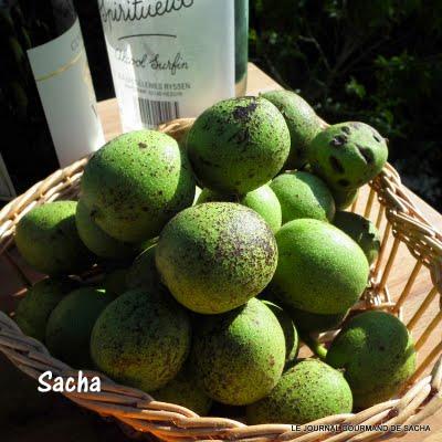 Le vin de noix    ;   Simiane -la- Rotonde  Haute Provence