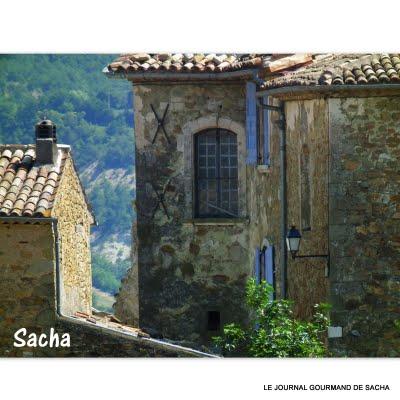 Le vin de noix    ;   Simiane -la- Rotonde  Haute Provence