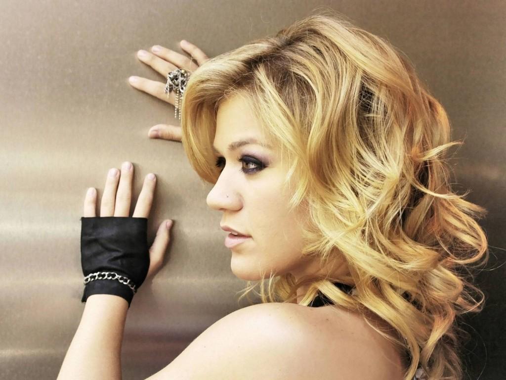NOUVELLES CHANSONS : KELLY CLARKSON – WHAT DOESN’T KILL YOU / I FORGIVE YOU / DUMB + DUMB