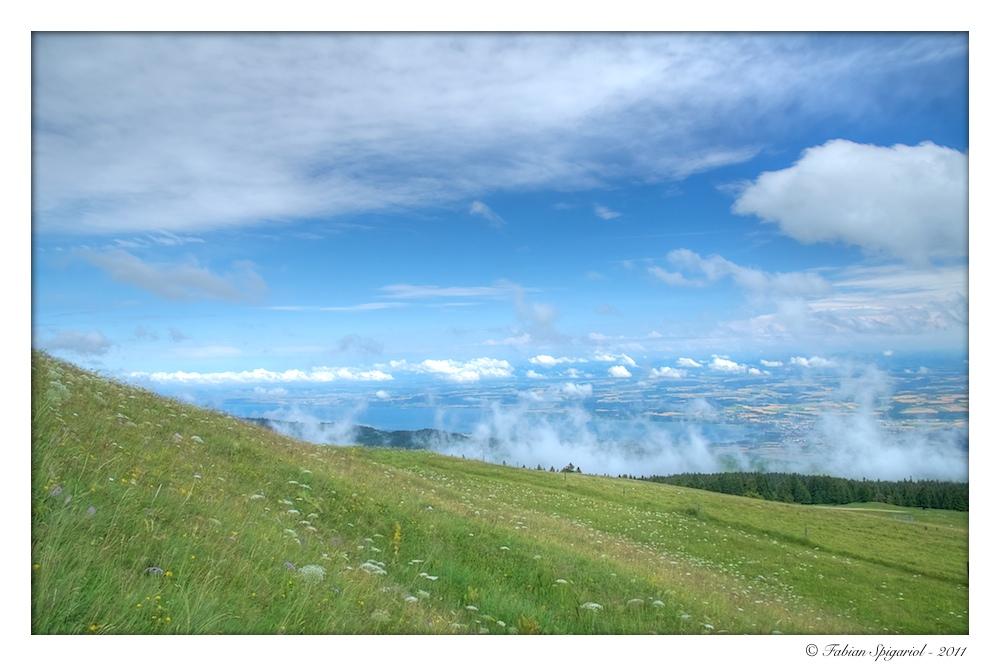 Ville d’Yverdon & lac de Neuchâtel depuis le sommet du Chasseron