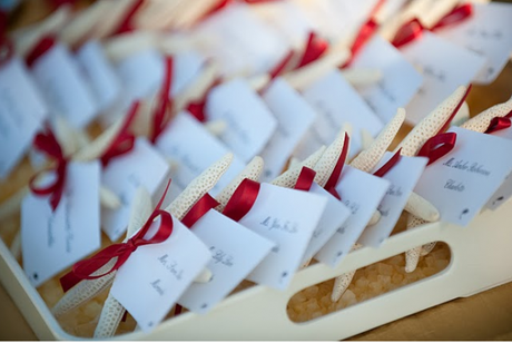 escort-card-rouge Decoration de mariage rouge