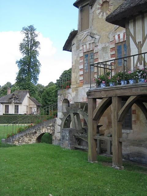De Venise à Versailles : fin juin,  en visite au hameau de la Reine
