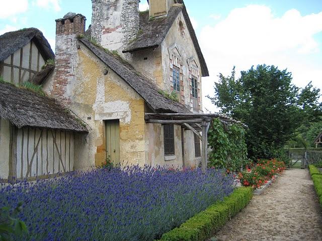 De Venise à Versailles : fin juin,  en visite au hameau de la Reine