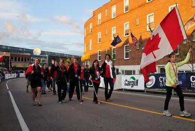 La porte-drapeau Méghane Lapointe...
