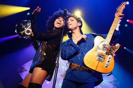 Prince offre une version acoustique de « Guitar » avec Andy Allo