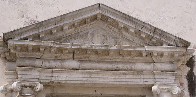 Mur et pierres de Venise, dans Dorsoduro