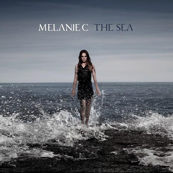Melanie propose second single Think About Couverture l'album