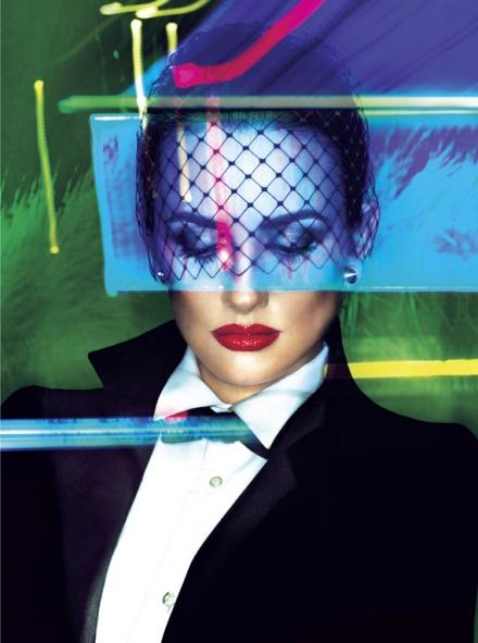 Paris Hilton, sulfureuse dans le V Magazine