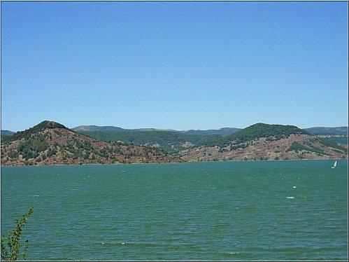 Le Lac du Salagou ou un petit air de Colorado