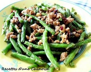 Haricots verts  frits à sec, façon Sichuan 干煸四季豆 gān biān sì jì dòu