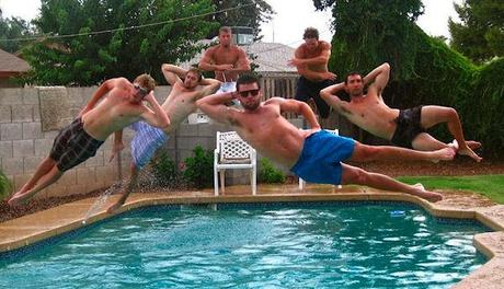 photo humour insolite homme piscine