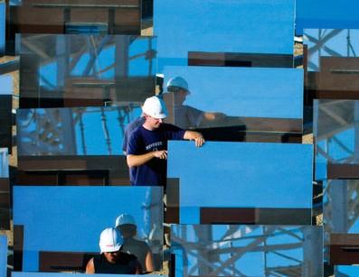 generique - panneau solaire + homme